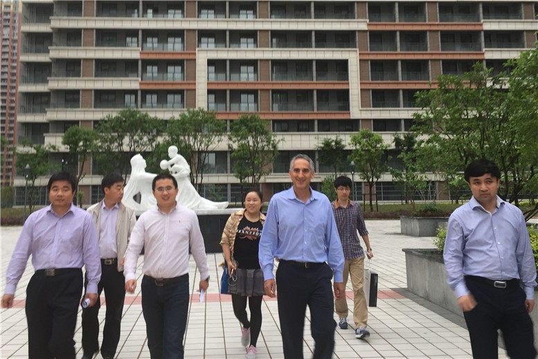 服務(wù)企業(yè) 服務(wù)產(chǎn)業(yè) 服務(wù)人才.jpg